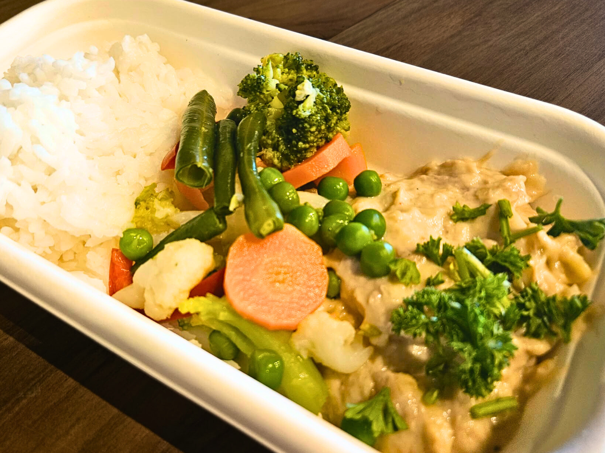 Tuna mornay with rice and steamed vegetables