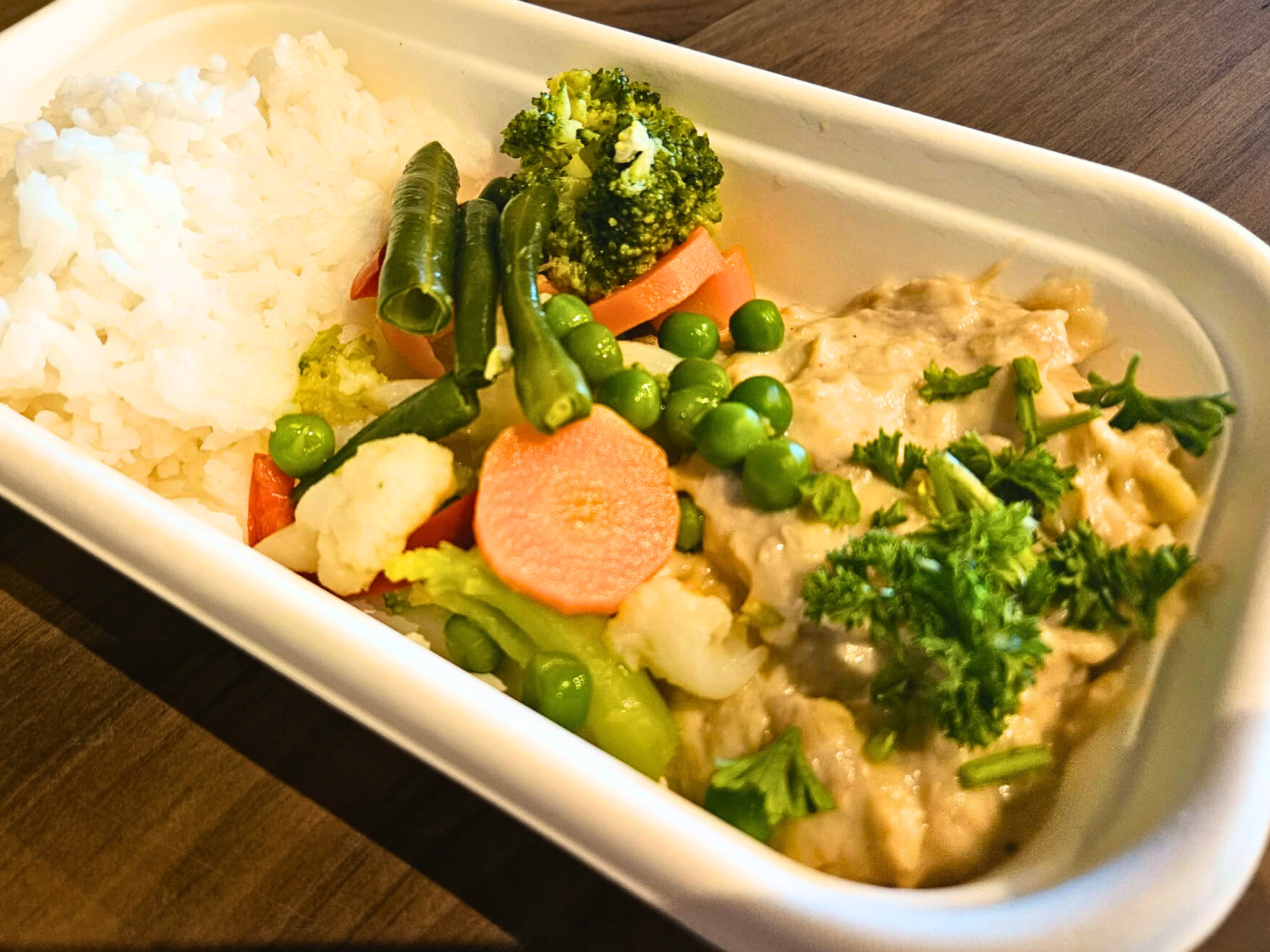 Tuna mornay with rice and steamed vegetables